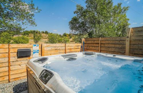 West Colorado Springs House | Tonka Valley - Chic Hot Tub BBQ Fire Pit