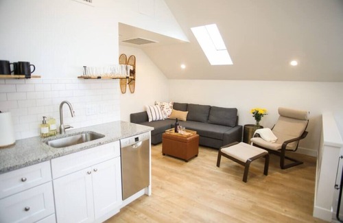 East Central House | Top 1% Airbnb Guesthouse + SAUNA!