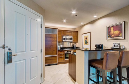 Las Vegas Condo | TOP 38th Floor PENTHOUSES -The BEST VIEWS in the HOUSE w BALCONY-2BR/3BA