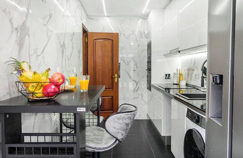 Reboleira Apartment | TOP Apartment, modern and with a spacious terrace!