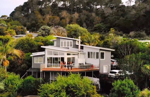 Coopers Beach House | Top Apartment with Sea Views & Beach Access