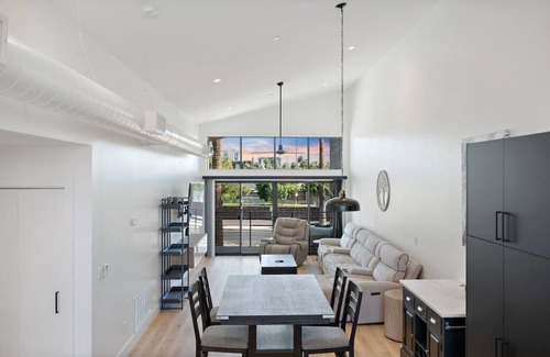 Roosevelt House | Top Corner Penthouse| City Views | 2 Lux King Beds