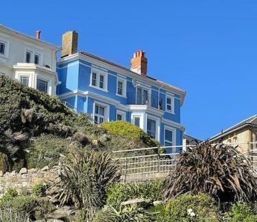 Ventnor Apartment | Top Deck - Fresh, stylish seaside apartment