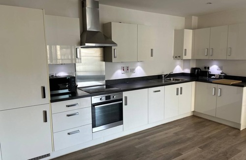 Hemel Hempstead Apartment | Top Floor -2 Bedroom -2 Bathroom nLess than 15 Minutes From Harry Potter Studios
