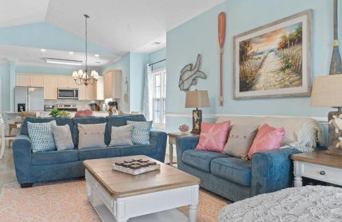 Central Myrtle Beach House | Top Floor 3 Bedroom Condo- Incredible Views of The Golf Course! Magnolia Pointe 301