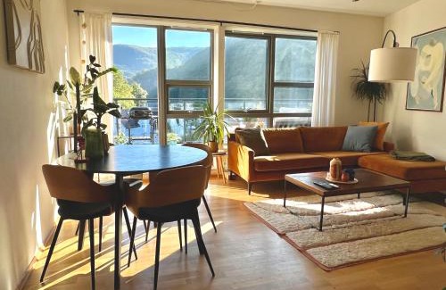 Bergenhus Apartment | Top floor apartment with mountain view, terrace 22sqm, free parking