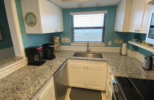 Navarre Beach Condo | Top Floor, Beach Style, Modernized. Winter is great at Navarre Beach!