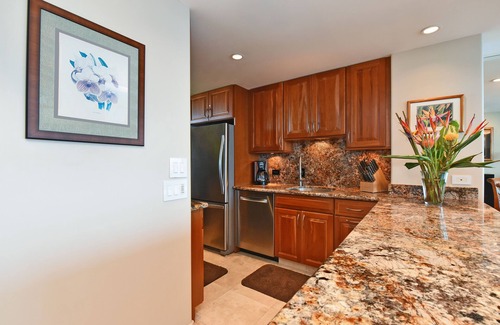 Honokowai Condo | TOP FLOOR! Beachfront - Penthouse! 10% off for last-minute bookings