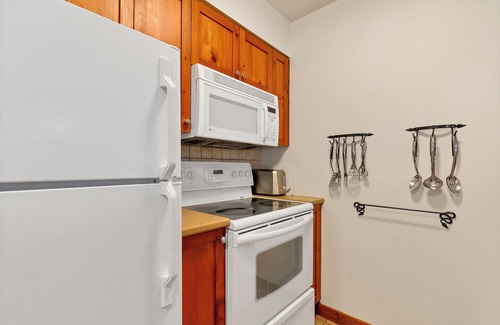 Silver Star Mountain Condo | Top floor 1 bedroom condo at Creekside - pet friendly, large deck & ski-in/out