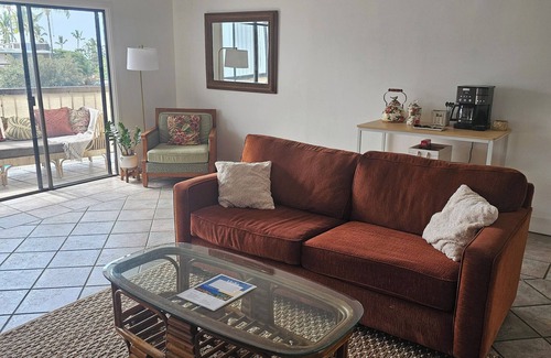 Historic Kailua Village Condo | Top-Floor Condo in Kona Plaza – 1 Bedroom Gem in the Heart of Kailua-Kona!