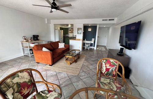 Historic Kailua Village Condo | Top-Floor Condo in Kona Plaza – 1 Bedroom Gem in the Heart of Kailua-Kona!