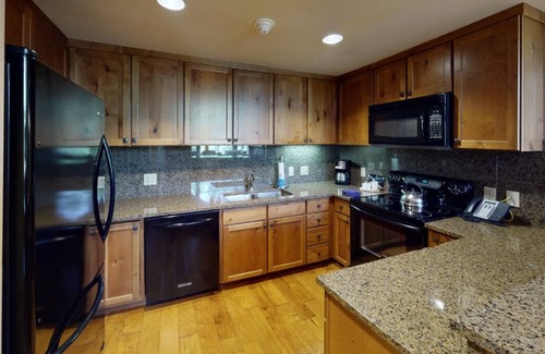Tamarack Condo | Top Floor Lake View | Resort Amenities
