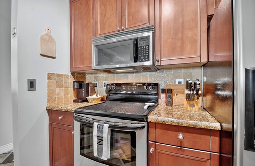 Downtown West Palm Beach Condo | Top Floor Living/Penthouse 1BR Condo in the Heart of Cityplace, WPB