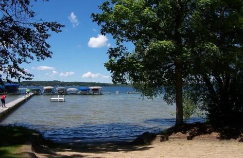 Bellaire House | Top Floor Luxury, Sauna, Private Pool, Lake Bellaire Beach, 5 beds, 4 full bath