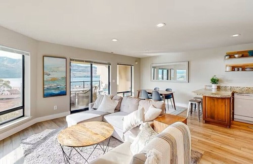 Chelan Condo | Top-Floor Newly Remodeled 2-bed Condo w/LAKE VIEW & ACCESS, Hot Tub & 5 Pools