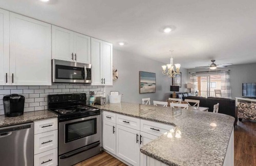 Wilmington Beach Condo | Top Floor Ocean View Oasis