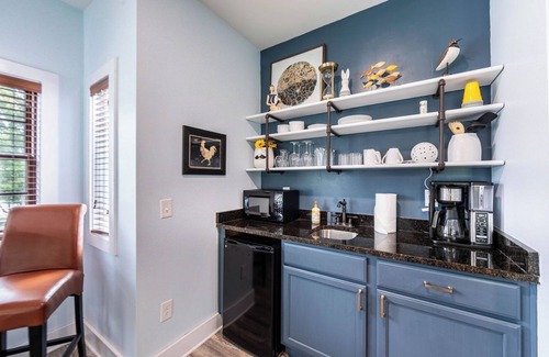 Lake Oconee House | Top-floor studio with golf-view shared balcony & outdoor TV - near Lake Oconee
