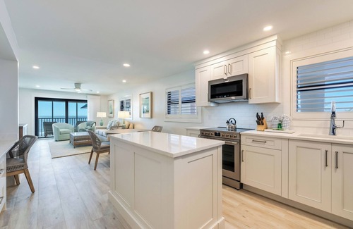 Sanibel Condo | Top floor two-bedroom corner perfect for spectacular beach views.