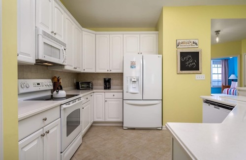 Sunset Island Condo | Top Floor w/water views, Free Linens & Towels! 2 POOLS, Beach Chairs/Beach Cart!