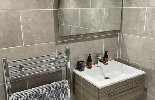 Glasgow Westend Apartment | Top Floor West End Apartment - Partick, Glasgow