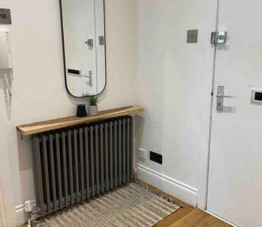 Glasgow Westend Apartment | Top Floor West End Apartment - Partick, Glasgow