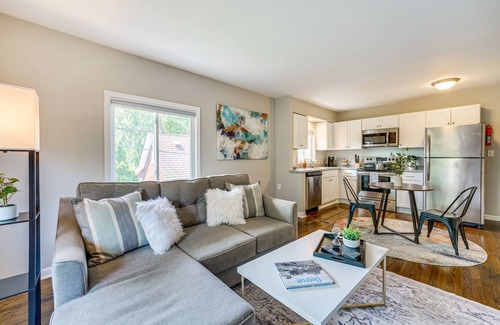 Wyandotte Apartment | Top-Floor Wyandotte Apt Near Detroit Riverfront!