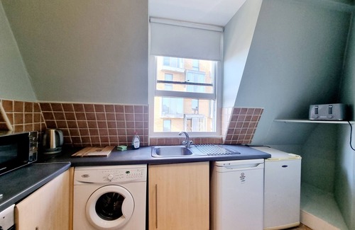 Kennington Apartment | Top Flr 1 Bed Flat near Elephant and Castle- 7EC