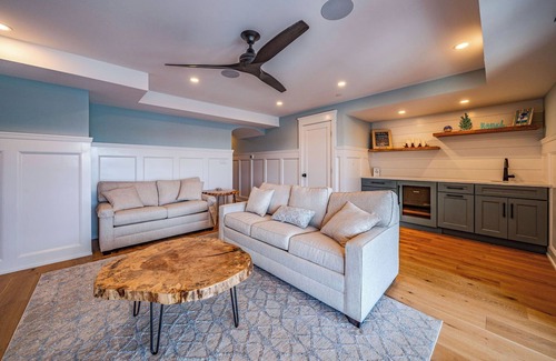 Ocean City Condo | Top Level Luxury BeachFront on Boardwalk, Roof Deck, Pool & Elevator! 6BR/7BA!