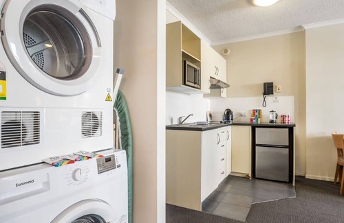 Fortitude Valley Apartment | Top Location in Fortitude Valley Stay,Rooftop Gym, Spa & Sauna