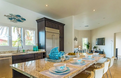 Opal House | Top Location! Private Pool& Rooftop Terrace w/Ocean View!