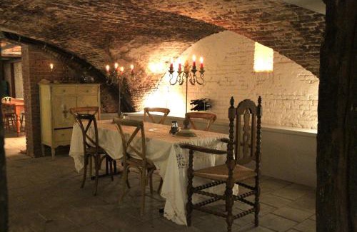 Nieuwmarkt en Lastage Bed & Breakfast | Top-notch apartment along canal in historic centre