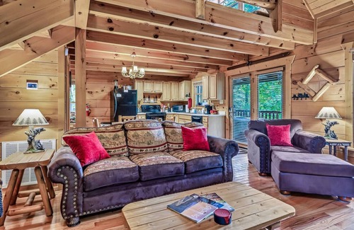 Gatlinburg - Pigeon Forge Cabin | Top Notch, Mountain Views, Fall Foliage, Location!
