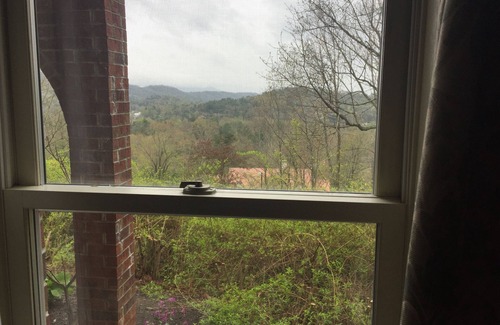 Lakeview Park Apartment | Top of the Hill is located on a quiet street with off street parking available.