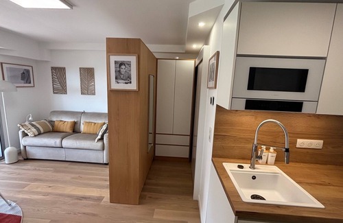 Caucade Apartment | Top-of-the-range studio comfort, swimming pool, tennis court, park, security
