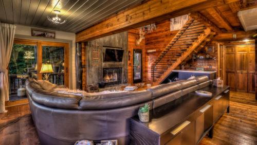 Blue Ridge House | Top of the Ridge Chalet