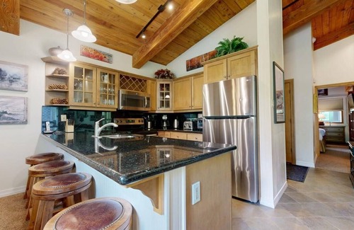 Snowmass Village Condo | Top of the Village - Summit 306