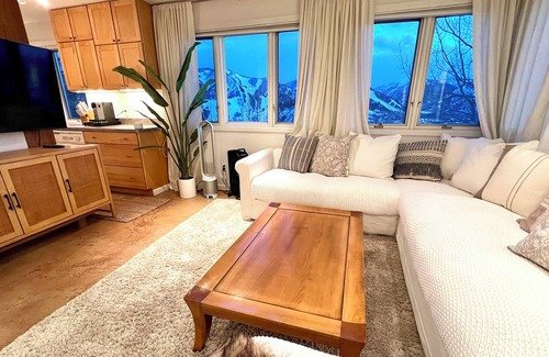 Red Mountain Apartment | Top of the World Cozy 1BR