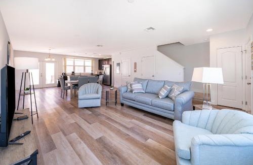 Buena Ventura Lakes Apartment | Top Orlando Stay - Tennis, Rides & Easy Flights, we are in the Middle!