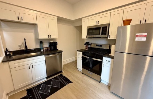 Victorian Village House | Top Rated - Free Parking - PRIME Location
