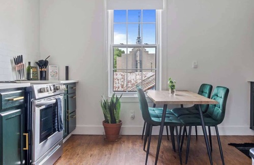 Chillicothe House | Top Rated - PRIME Location - CLEAN - Parking Free