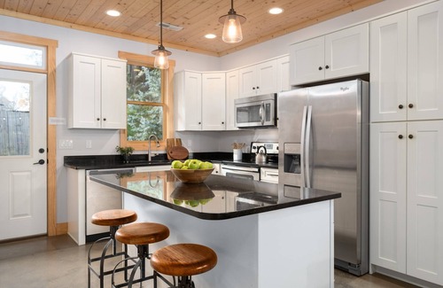Oakley House | Top rated w/recent upgrades! Near Biltmore & downtown, fire pit, dog friendly