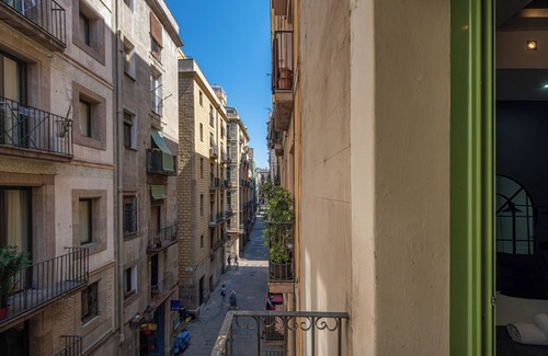 El Born Apartment | Top studio in the heart of Born with a small balcony, possibility of parking