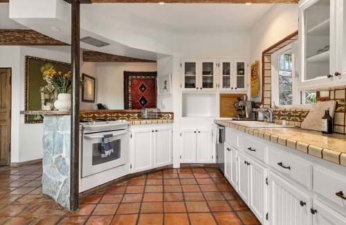 Fernwood House | Topanga Canyon Retreat - 3BR/3BA with Deck, Views and Herbal Room