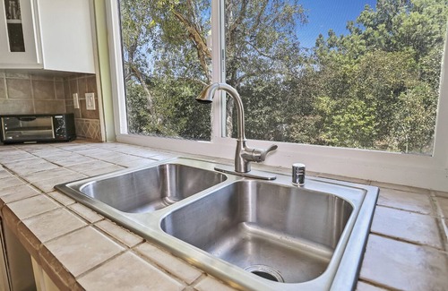 Woodland Hills House | Topanga Retreat with a Huge Private Backyard