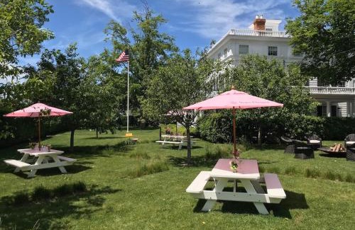 Bridgehampton Hotel | Topping Rose House