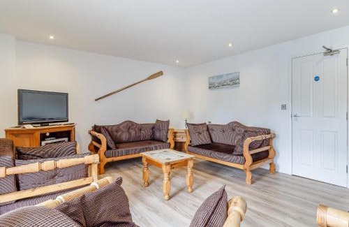 Hoveton House | Topsail-18150
