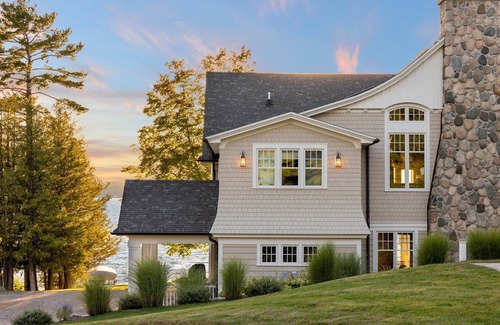 Alden House | TORCH LAKE EXECUTIVE LODGE