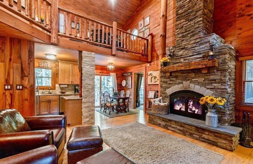 Clam River Cabin | Torch Lake|Fall Colors, Cozy Firepit, Golf, Wine
