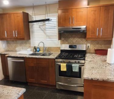 Swansea House | Toronto Stay Next To Beautiful High Park & ZOO