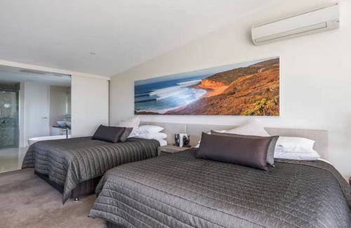 Torquay House | Torquay Beach House | Pool | Walk to Whites Beach